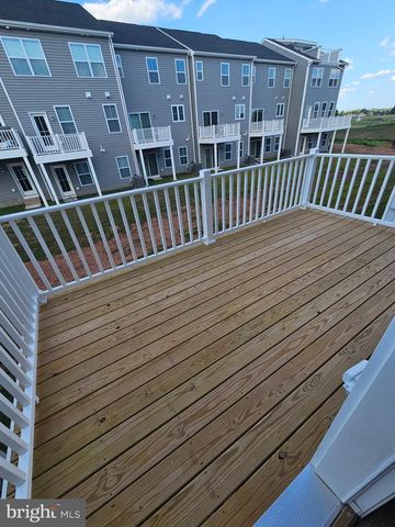 4 TURF CT, Royersford, PA 19468