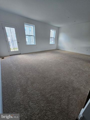 4 TURF CT, Royersford, PA 19468