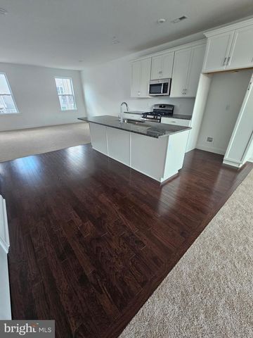 4 TURF CT, Royersford, PA 19468