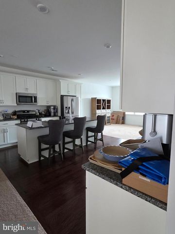 4 TURF CT, Royersford, PA 19468