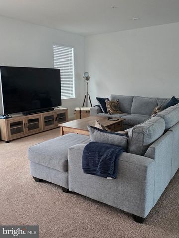 4 TURF CT, Royersford, PA 19468
