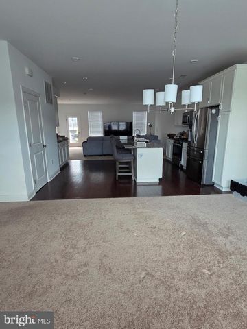 4 TURF CT, Royersford, PA 19468