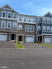 4 TURF CT, Royersford, PA 19468