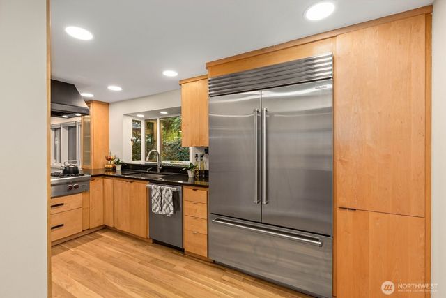 10527 SE 27th Street, Beaux Arts, WA 98004
