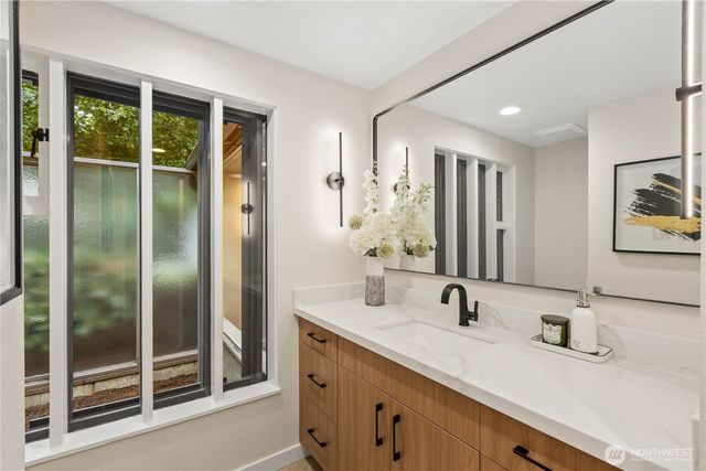 10527 SE 27th Street, Beaux Arts, WA 98004
