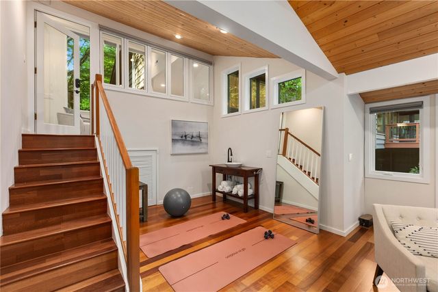 10527 SE 27th Street, Beaux Arts, WA 98004