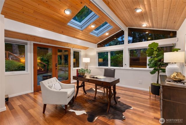 10527 SE 27th Street, Beaux Arts, WA 98004