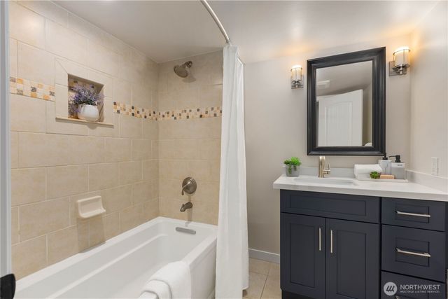 10527 SE 27th Street, Beaux Arts, WA 98004