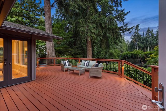 10527 SE 27th Street, Beaux Arts, WA 98004