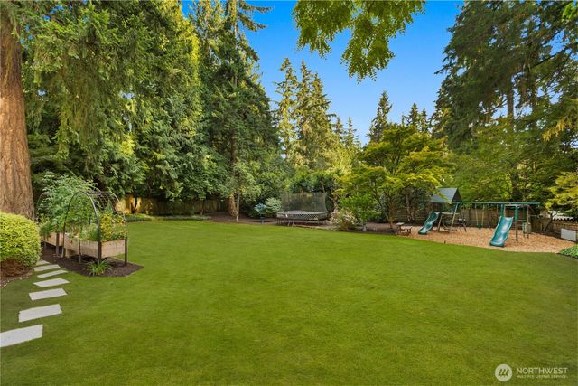10527 SE 27th Street, Beaux Arts, WA 98004