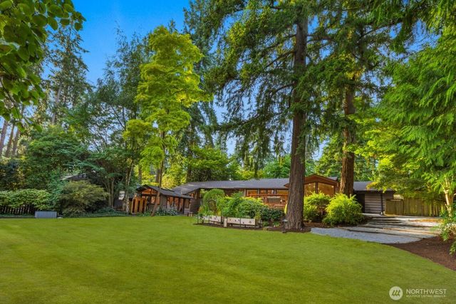 10527 SE 27th Street, Beaux Arts, WA 98004