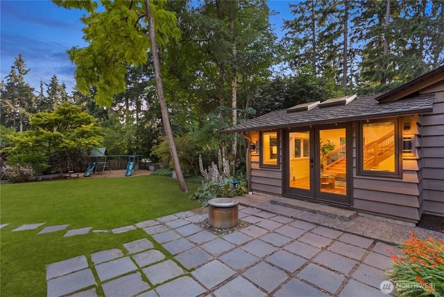 10527 SE 27th Street, Beaux Arts, WA 98004