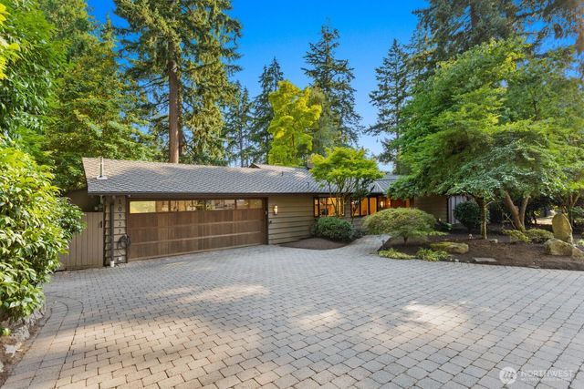 10527 SE 27th Street, Beaux Arts, WA 98004