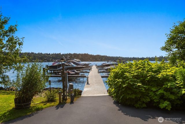 10527 SE 27th Street, Beaux Arts, WA 98004