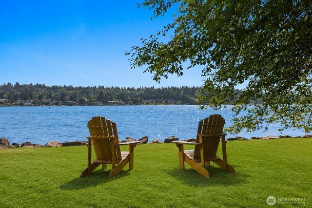 10527 SE 27th Street, Beaux Arts, WA 98004
