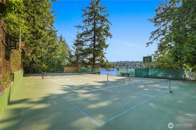 10527 SE 27th Street, Beaux Arts, WA 98004