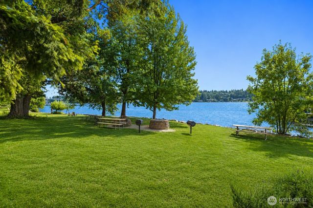 10527 SE 27th Street, Beaux Arts, WA 98004