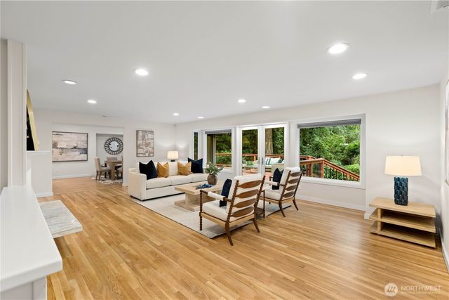 10527 SE 27th Street, Beaux Arts, WA 98004