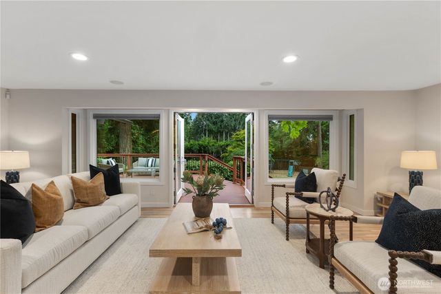 10527 SE 27th Street, Beaux Arts, WA 98004