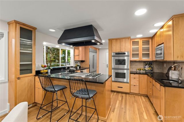 10527 SE 27th Street, Beaux Arts, WA 98004