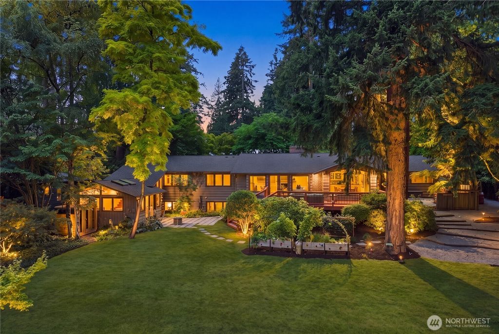 10527 SE 27th Street, Beaux Arts, WA 98004