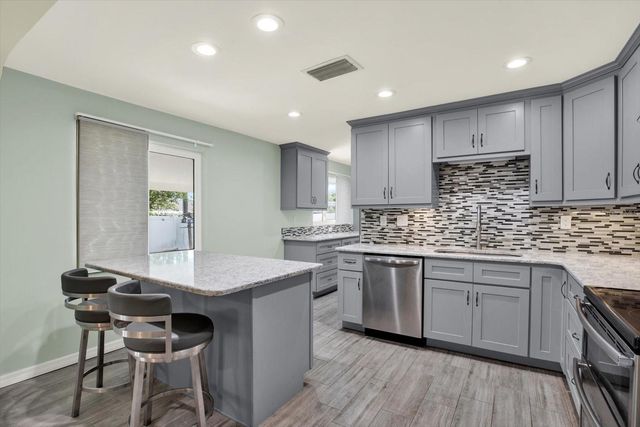1815 CHATEAU DRIVE E, Clearwater, FL 33756