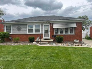 19813 Sherry Street, St Clair Shores, MI 48081