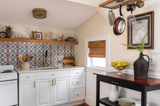 236 W NORTH STREET, Tampa, FL 33604