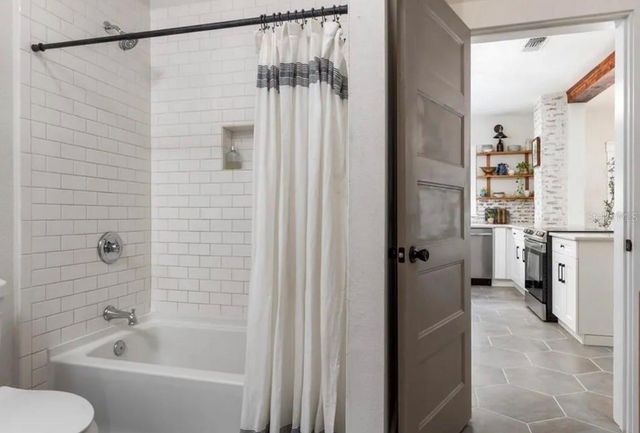 236 W NORTH STREET, Tampa, FL 33604