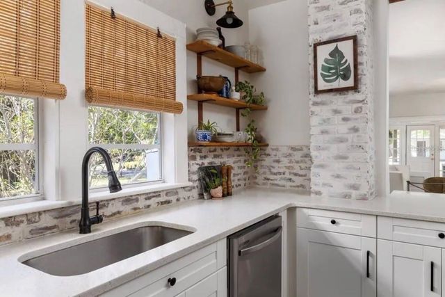 236 W NORTH STREET, Tampa, FL 33604