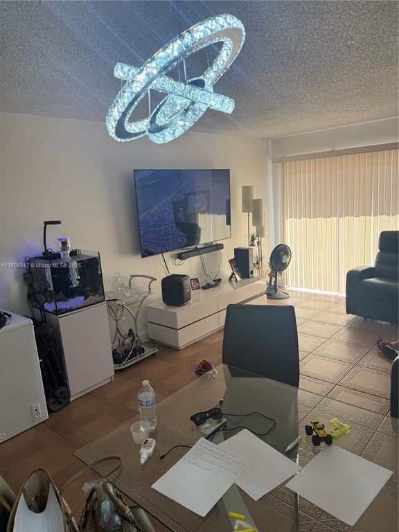 1950 W 54th St 406, Hialeah, FL 33012