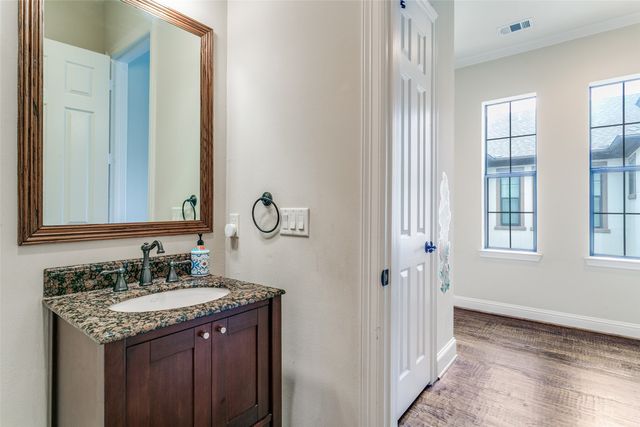 1132 Hemingway Lane, Irving, TX 75063