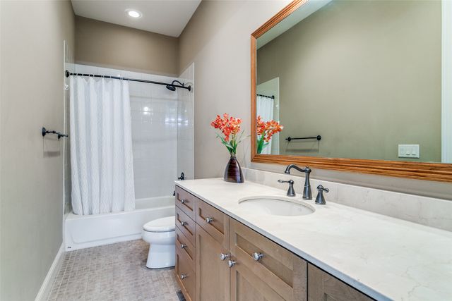 1132 Hemingway Lane, Irving, TX 75063