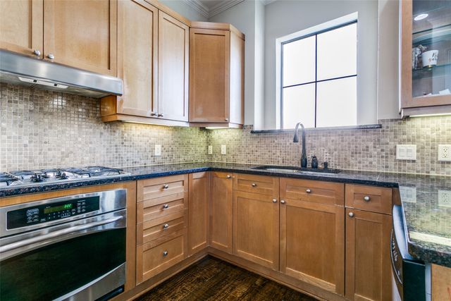 1132 Hemingway Lane, Irving, TX 75063