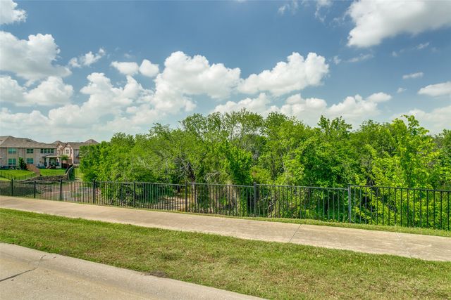 1132 Hemingway Lane, Irving, TX 75063