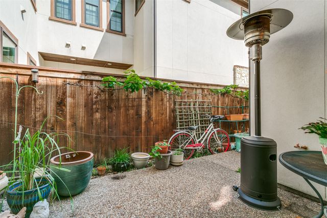 1132 Hemingway Lane, Irving, TX 75063