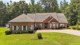 915 CLIFFTVIEW RD, Bolivar, TN 38008