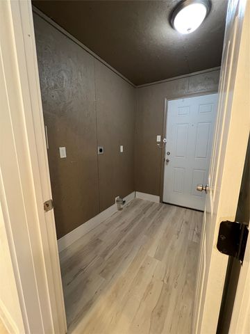 705 E 1st North Street, Kaufman, TX 75142