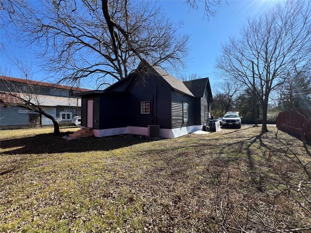 705 E 1st North Street, Kaufman, TX 75142