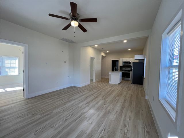 705 E 1st North Street, Kaufman, TX 75142