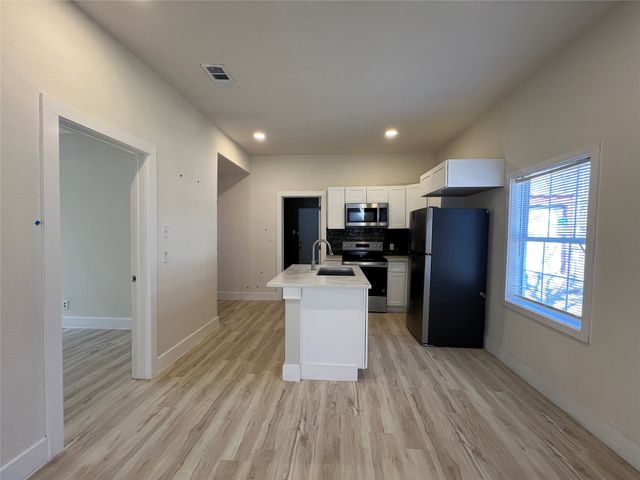 705 E 1st North Street, Kaufman, TX 75142