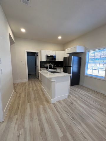 705 E 1st North Street, Kaufman, TX 75142