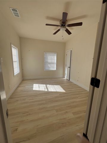 705 E 1st North Street, Kaufman, TX 75142