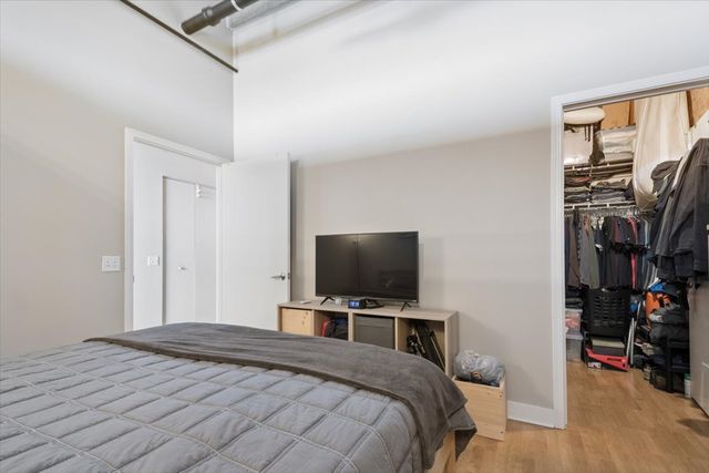 320 E 21ST Street 807, Chicago, IL 60616