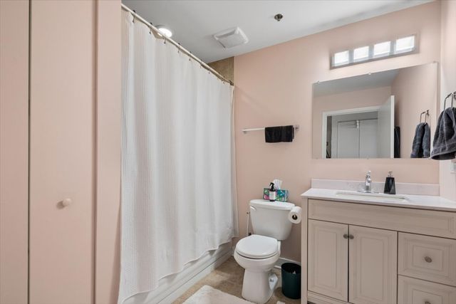 320 E 21ST Street 807, Chicago, IL 60616