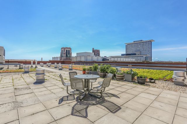 320 E 21ST Street 807, Chicago, IL 60616