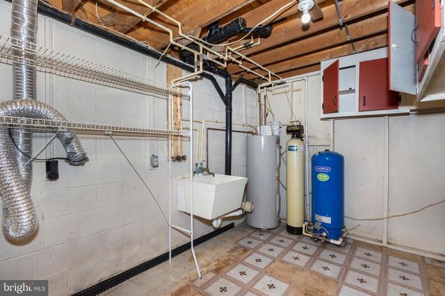 16 LEPPO RD, Westminster, MD 21158