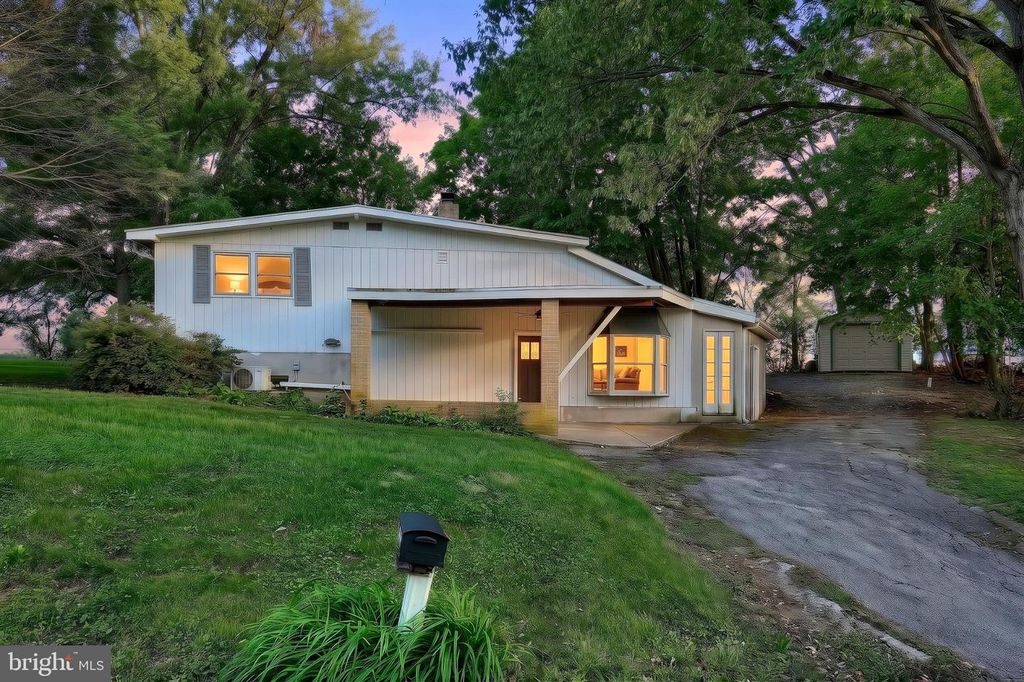 3295 WOODBERRY RD, York, PA 17408