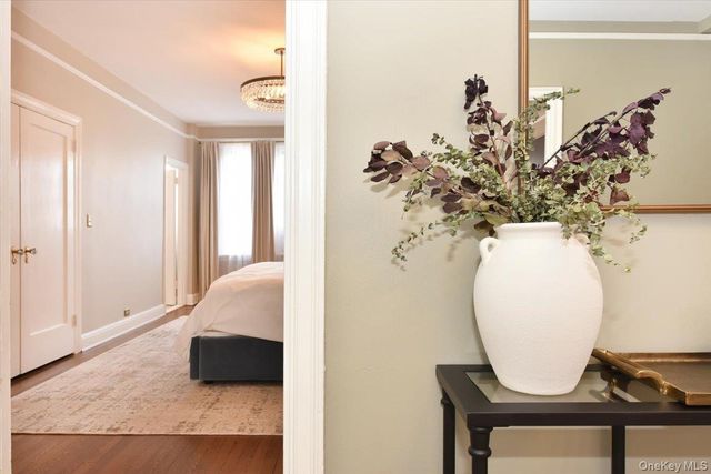 8 BARSTOW #6-D, Great Neck, NY 11021