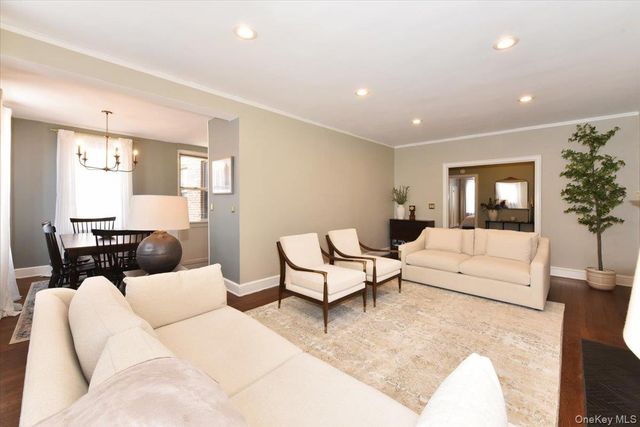 8 BARSTOW #6-D, Great Neck, NY 11021